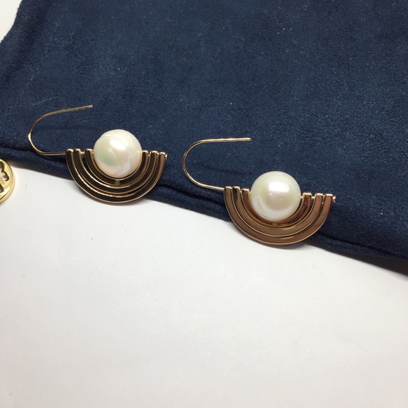NIB Tory Burch pearl hook earrings - Picture 2 of 3